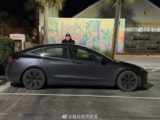 “无人驾驶”横跨美国第一人 开特斯拉全程没碰方向盘