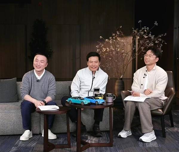 雷军回应为了一个杯子开15次会：不是专门为杯子开会 只是会议中讨论过