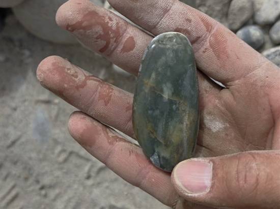 郑州挖玉爆火!男子免费挖出价值3000元好玉(图3) 游民星空