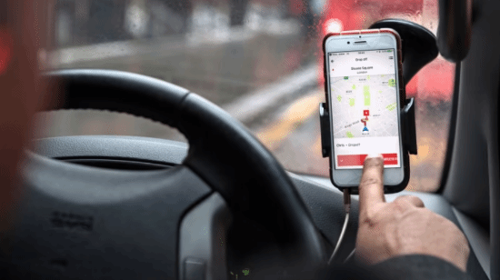 因电量不足没法开空调 三名乘客和网约车司机当街互殴(图2) 游民星空