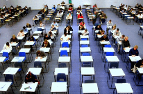 减负？破除唯分数论？全国多地中小学取消期末统考