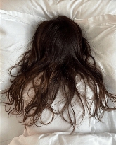 安妮海瑟薇推特自拍被玩坏!喊话Grok换NAVI队服、变猫女(图6) 游民星空