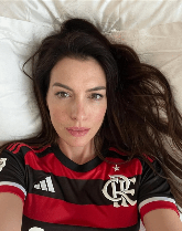 安妮海瑟薇推特自拍被玩坏!喊话Grok换NAVI队服、变猫女(图4) 游民星空