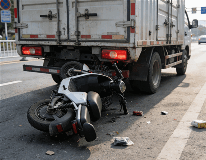 借电动自行车给朋友 结果发生事故后还得赔朋友1.5万