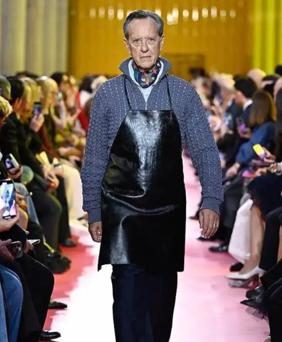 MIUMIU新款围裙售价15.2万 网友:村里大集也能买到(图2) 游民星空