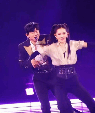 谢娜回应身材质疑：科普女生有小