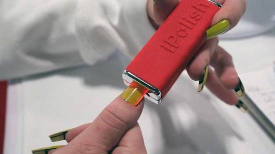 美国公司推出“智能美甲” 配合App能换400种颜色(图2) 游民星空