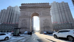 老辈子拍照，为啥让巴黎旅游变成了村口打卡