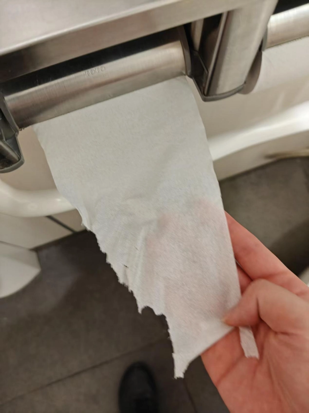 进了美国“斩杀线”，流浪汉当场变“高达零件”？