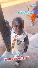 最近让无数人更换头像的非洲小孩表情包，到底是个什么来头？
