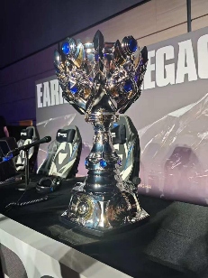 所有跟《英雄联盟》有关的故事,都将与Faker相遇(图1) 所有跟《英雄联盟》有关的故事,都将与Faker相遇