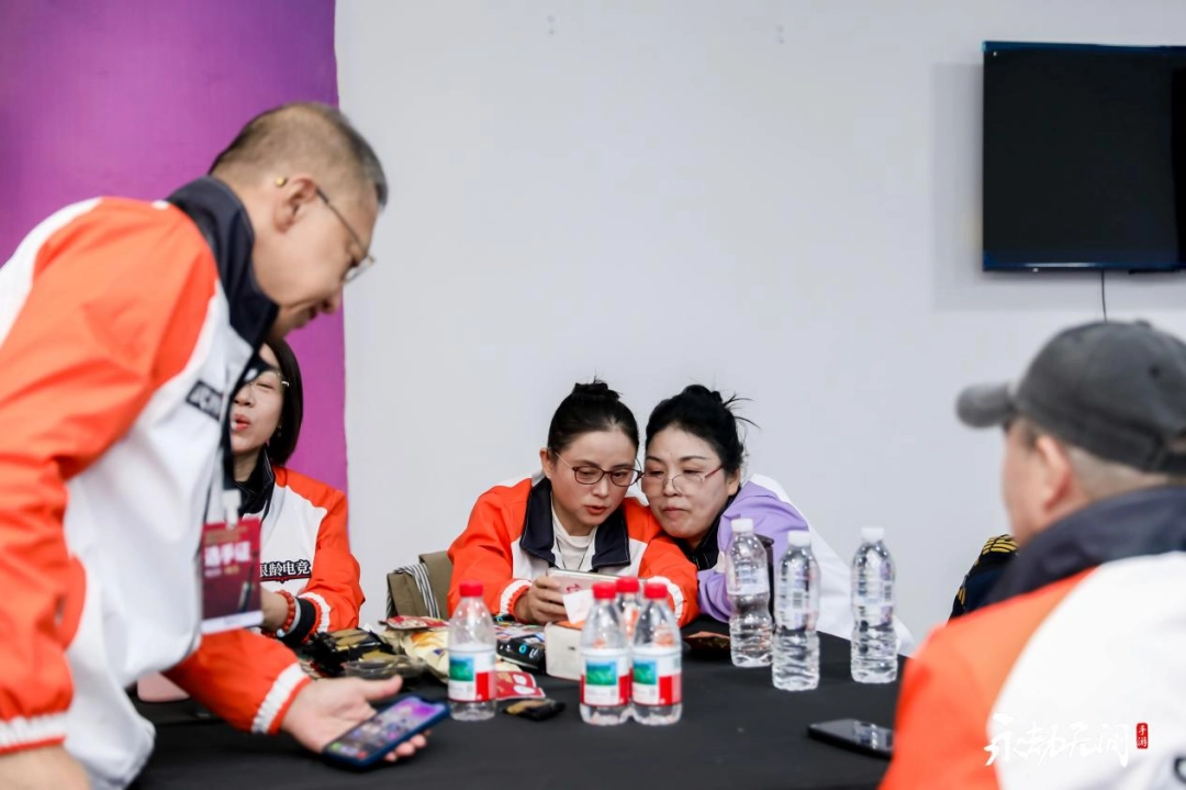 当我在看60岁的老人打电竞比赛时,我在看什么(图1) 当我在看60岁的老人打电竞比赛时,我在看什么