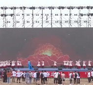 再度翻红的乌兰图雅,成了新的网络抽象圣体(图6) 再度翻红的乌兰图雅,成了新的网络抽象圣体