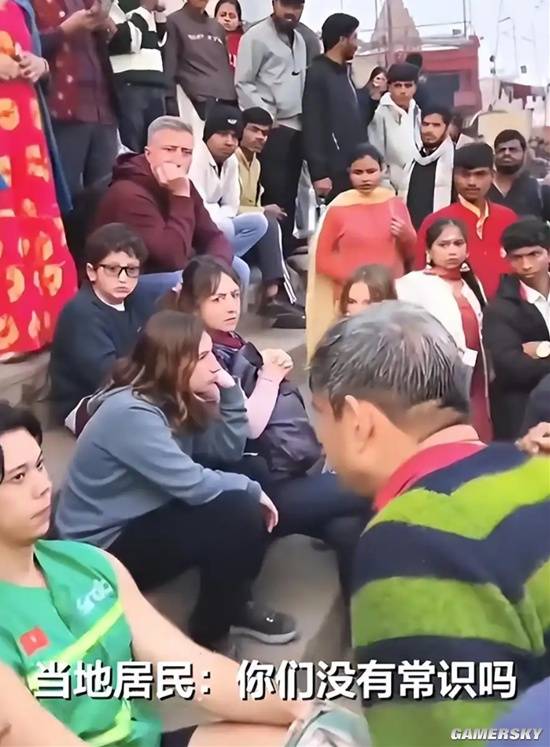 日本游客恒河欲游泳,竟因穿着暴露被当地居民围堵怒斥(图2) 游民星空
