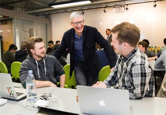 库克年薪仅300万美元,为何总薪酬却高达7430万美元?(图2) 游民星空